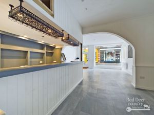 Restaurant- click for photo gallery